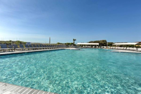 Pool, Spa and Dining Beach Condo in Hilton Head!